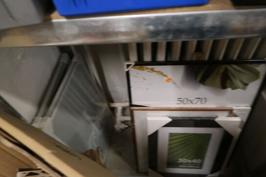 Lagerreol med indhold