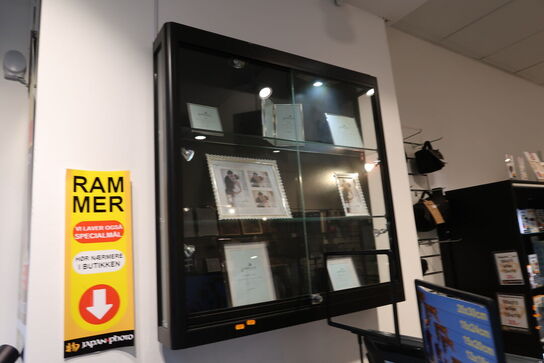 Butiksinventar med indhold