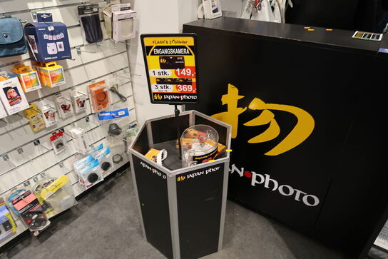 Beholder med 4 stk. engangskameraer