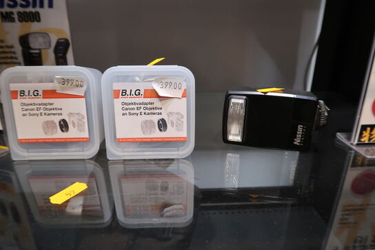 Flash NISSIN DI 28 samt 2 skt. Objektivadaptere