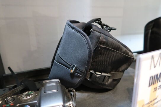 Spejlreflekskamera MINOLTA Dimage A200 med taske