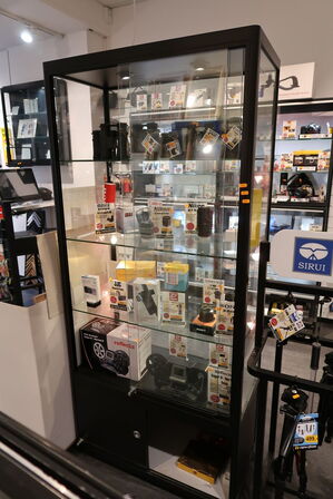 Butiksinventar uden indhold