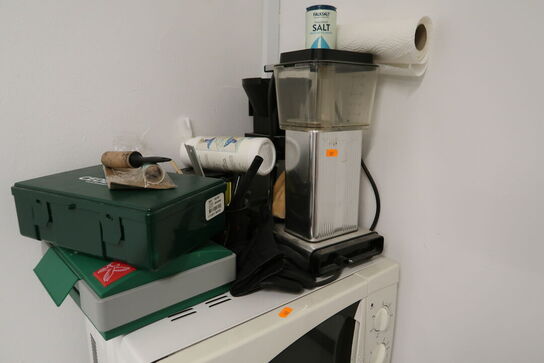 Mikrobølgeovn samt kaffemaskine MOCCAMASTER