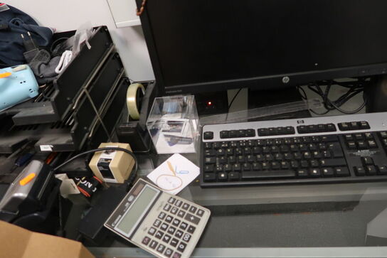 Computerskærm HP, tastatur, mus, computer