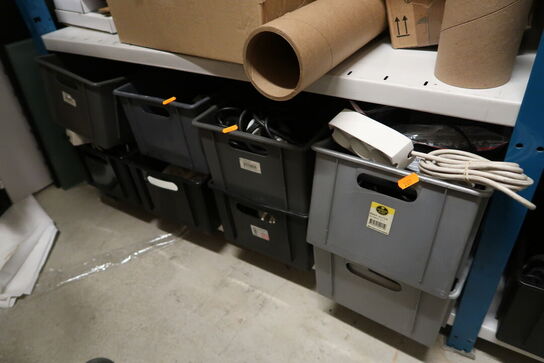 Kasser med div. Elektronik