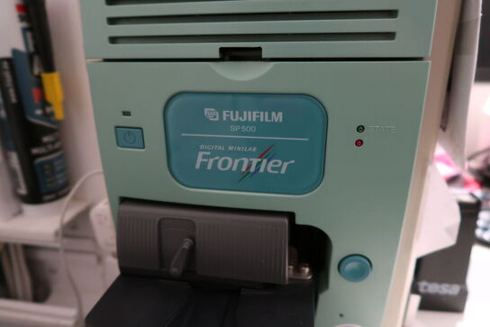 Digital minilab FUJIFILM SP500 med computer, computerskærm m.m.