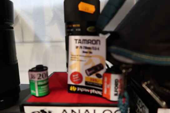 Analog kamera CANON E0S 3000N med taske med objektiv TAMRON SP 70-210mm