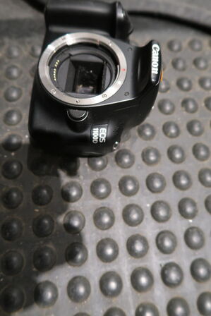 Spejlreflekskamera CANON EOS 1100D med taske