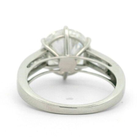 5,69 ct Platinring med stor laboratorieskabt diamant. IGI