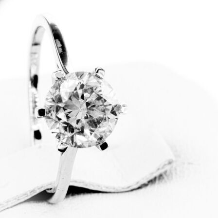 2.16 ct. Naturlig brillant solitairering af 14 kt. hvidguld, GCI.