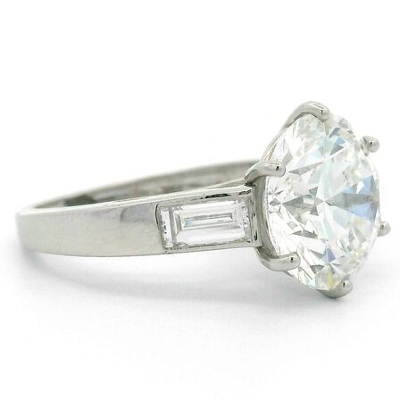5,69 ct Platinring med stor laboratorieskabt diamant. IGI