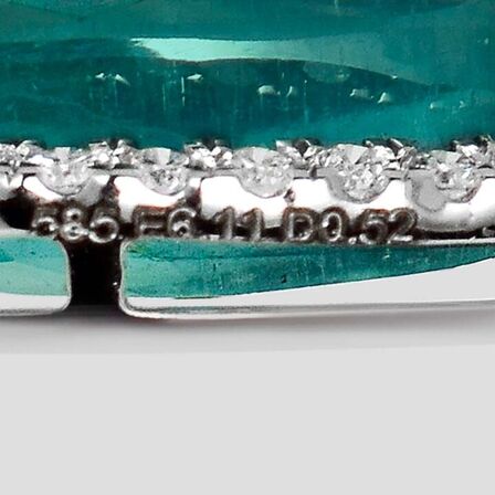 6,63 ct. fin smaragd og diamant vedhæng i 14 kt. hvidguld. IGI.