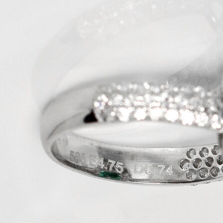 5,49 ct. meget fin smaragd og diamantring i 14 kt. hvidguld. IGI.