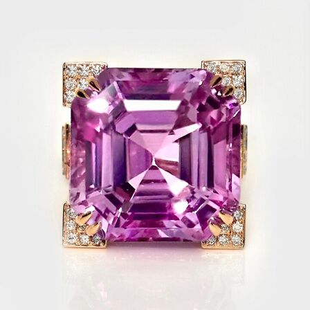 Imponerende 39,02 ct. VIVID kunzit, og diamantring i 14 kt. rosèguld, IGI.