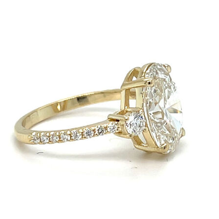 4,02 ct. oval brillant slebet diamantring (Lab. fremstillet)*. IGI