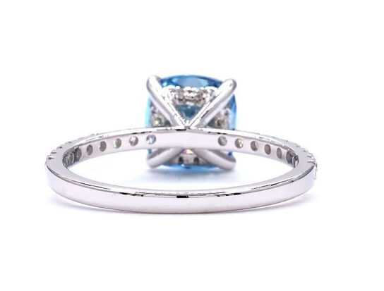 2,34 ct. Cushion brillant slebet vivid fancy blå diamantring (Lab. fremstillet)*. IGI