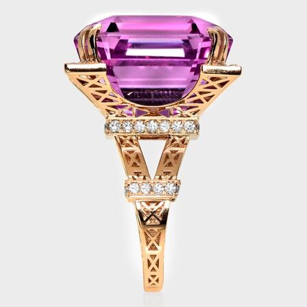 Imponerende 39,02 ct. VIVID kunzit, og diamantring i 14 kt. rosèguld, IGI.