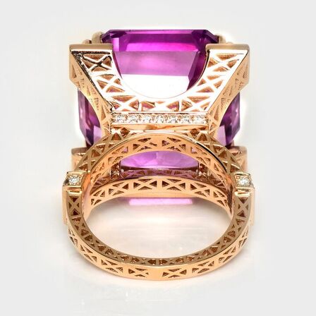 Imponerende 39,02 ct. VIVID kunzit, og diamantring i 14 kt. rosèguld, IGI.