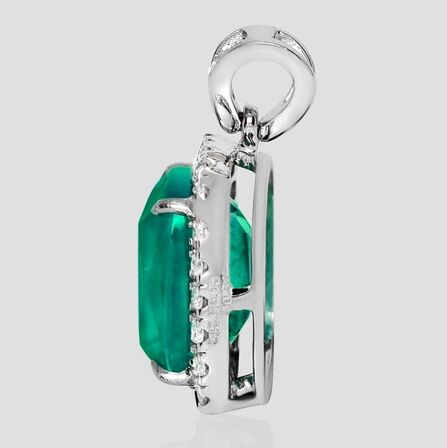 3,96 ct. meget fin smaragd og diamant vedhæng i 14 kt. hvidguld. IGI.