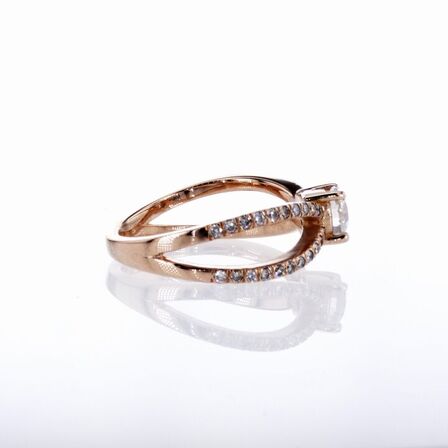 0,93 ct. diamantring af 14 kt. rødguld, AIG.