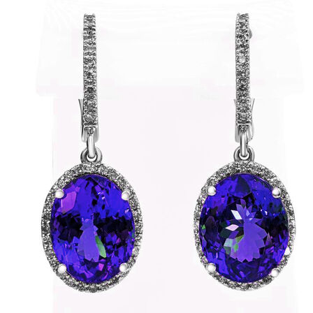9.76 ct. tanzanit- og diamantørestikker i 18 kt. hvidguld. IGI