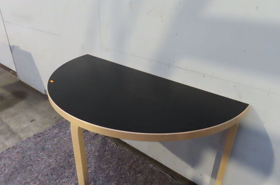 Halv rundt bord ARTEK 