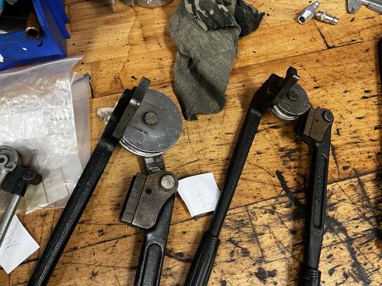 Filebænk med tavle og værktøj