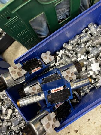 Div. Hydrauliskeventiler, fittings mv.