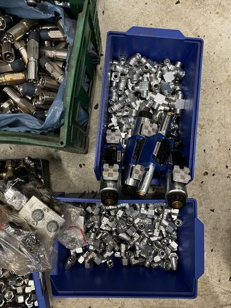 Div. Hydrauliskeventiler, fittings mv.