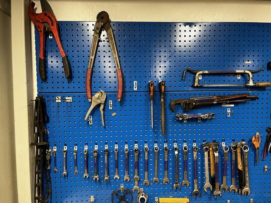 Filebænk med tavle og værktøj