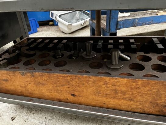 Hydrauliske udstandspresse m. Stempler og matrice EMB UNI-PRESS