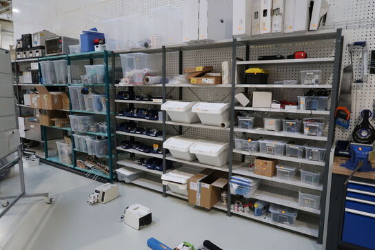 7 fag lagerreoler uden indhold