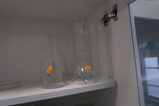 Div. Laboratorieudstyr, laboratorieglas m.m.