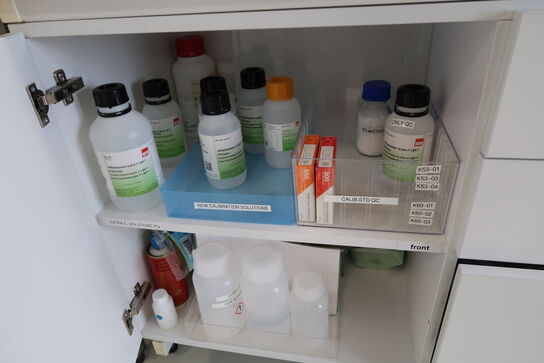 Div. Laboratorieudstyr, laboratorieglas m.m.