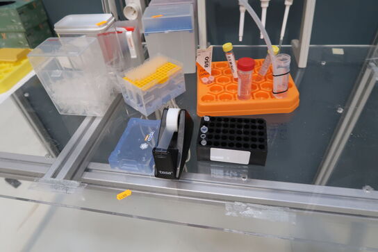 Stativ med 3 stk. pipetter THERMO SCIENTIFIC m.m.