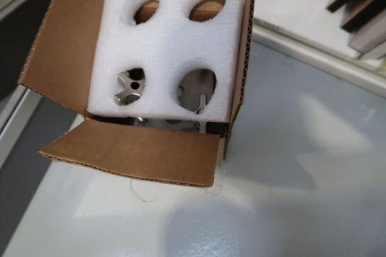 Div. Laboratorieudstyr, varelager m.m.