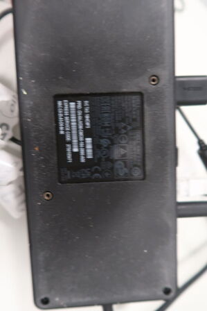 Dockingstation DELL, tastatur, mus, computerskærm SAMSUNG S24E450