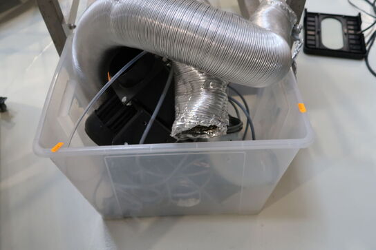 Kasse med div. Udsugningsdele 