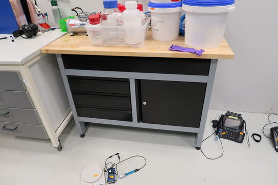 Værktøjsbord med div. Værktøj m.m.