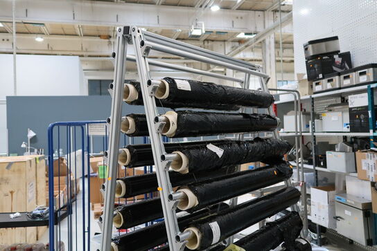 Stativ med div. Ruller med indhold