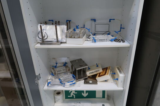 Div. Laboratorieudstyr, varelager m.m.