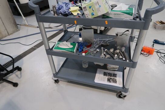 Opbevaringsvogn med indhold