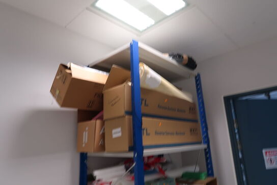 Reol med div. Filtre m.m.