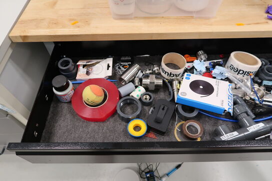 Værktøjsbord med div. Værktøj m.m.