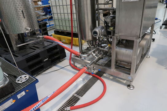 Teststation med  membraner, pumper,
ventiler, filtre, 