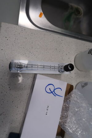 Div. Laboratorieudstyr, laboratorieglas m.m.