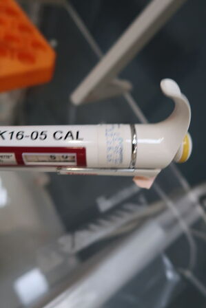 Stativ med 3 stk. pipetter THERMO SCIENTIFIC m.m.