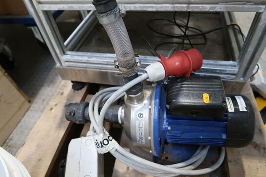 Pumpe, div. Trykmålere m.m.