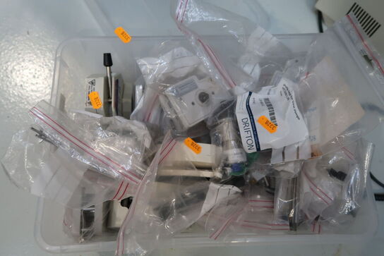 Kasse med div. Adaptere