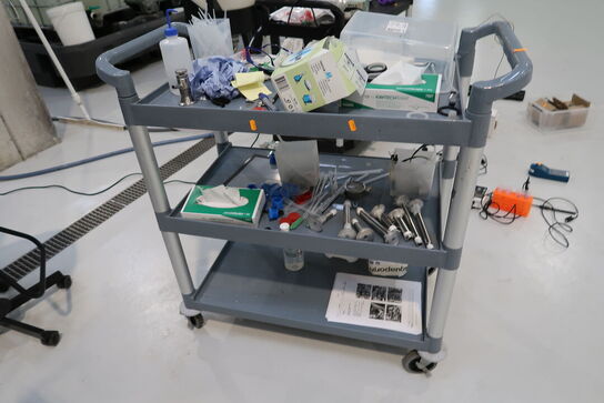 Opbevaringsvogn med indhold